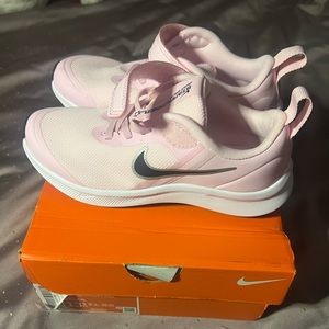 Girl’s Nike size 13.5